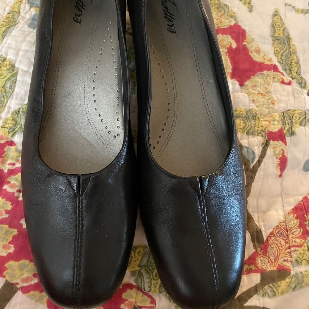 NWOT Black leather pumps never worn!